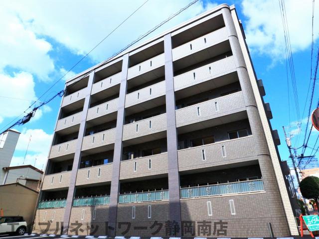 【静岡市駿河区稲川のマンションの建物外観】