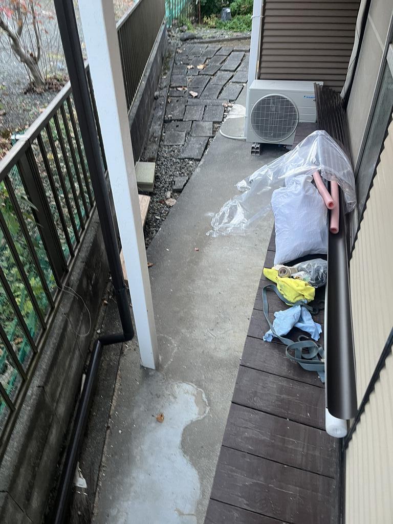 バルコニー　屋根付きの縁側