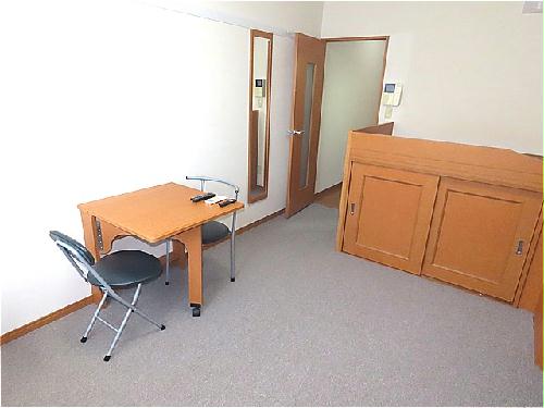 居室・リビング　ハイベッドタイプのお部屋です
