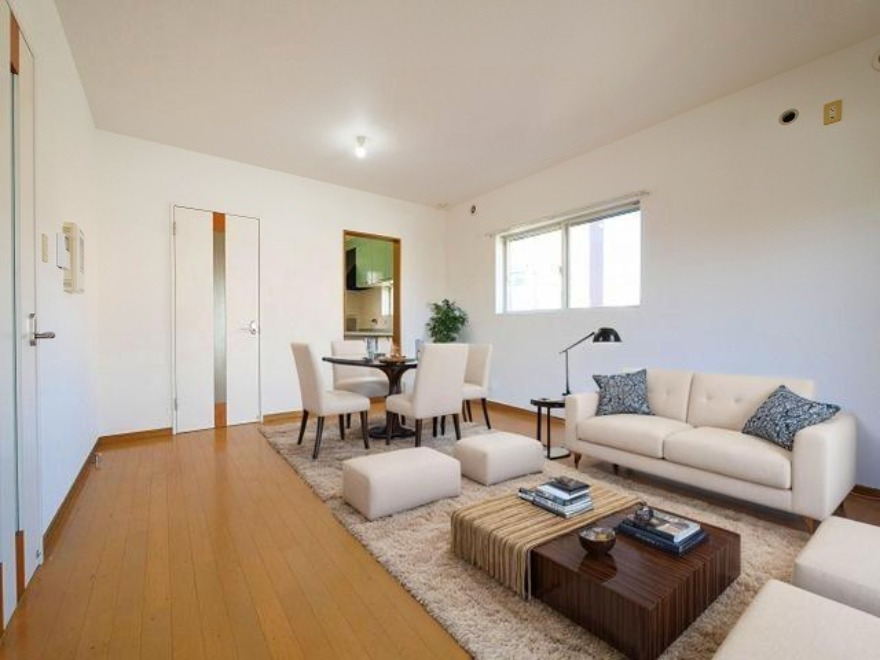 居室・リビング　CGで家具等を配置したもので家具等は含まれません