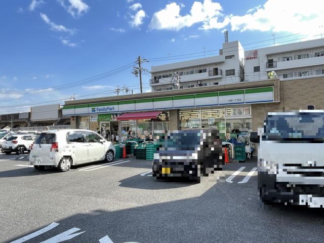 コンビニ　ファミリーマート（コンビニ）まで410m