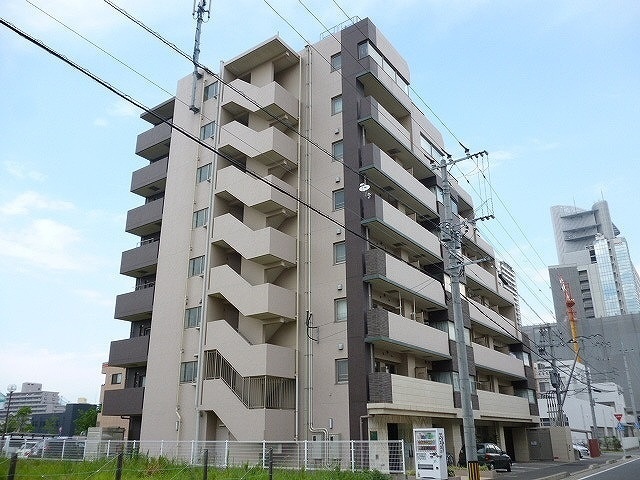 【福岡市東区千早のマンションの建物外観】