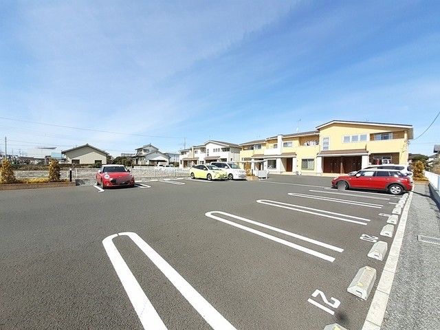 【太田市新田木崎町のアパートの駐車場】