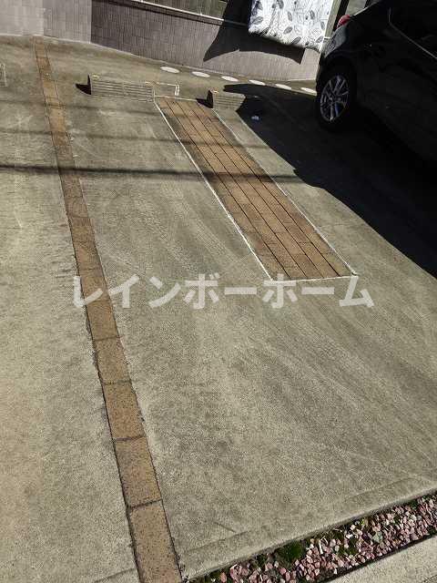 【柏市しいの木台のマンションの駐車場】