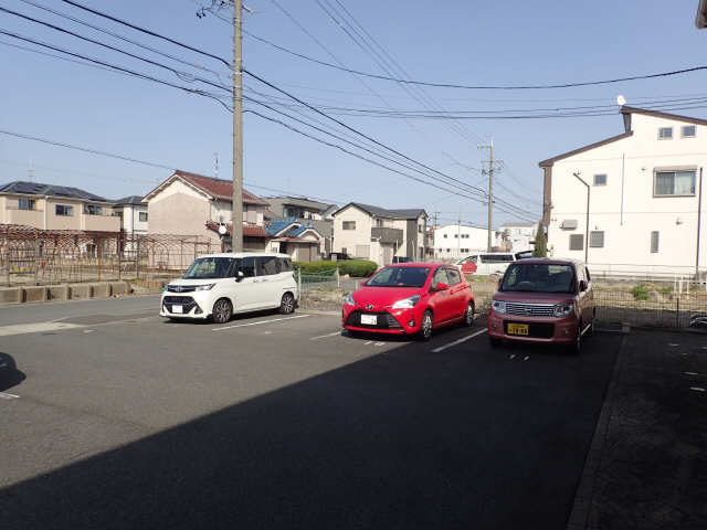 【ベラ　フォレスタＢ棟の駐車場】