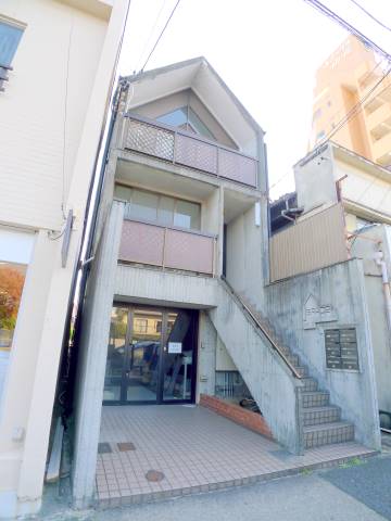 名古屋市昭和区山花町のマンションの建物外観