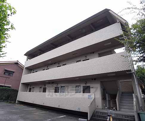 京都市左京区北白川蔦町のマンションの建物外観