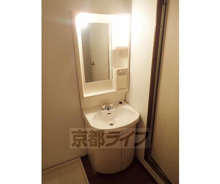 洗面設備　うれしい独立洗面台付き