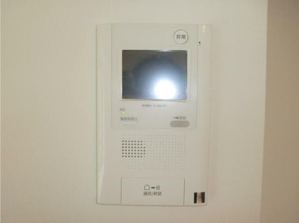 セキュリティ　別部屋参考写真（モニター付きインターホン）