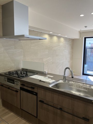 キッチン　広々キッチンでお料理をお楽しみください