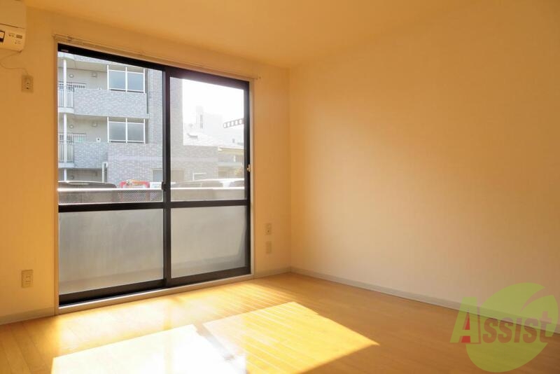 その他部屋・スペース　ベッドを置いても十分な広さを確保出来そうですね。