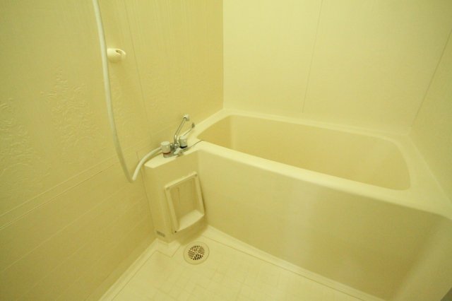 バス・シャワールーム　同じ建物の別のお部屋の写真です。