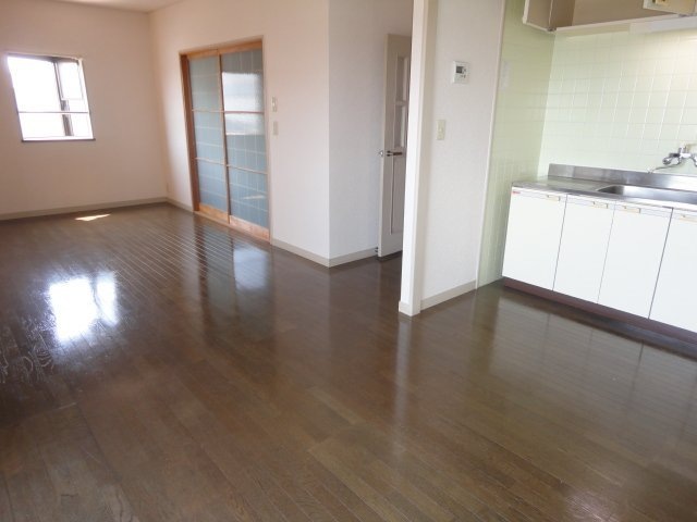 居室・リビング　掲載写真は空室の一例です。実際のお部屋と仕様等が異なる場合、