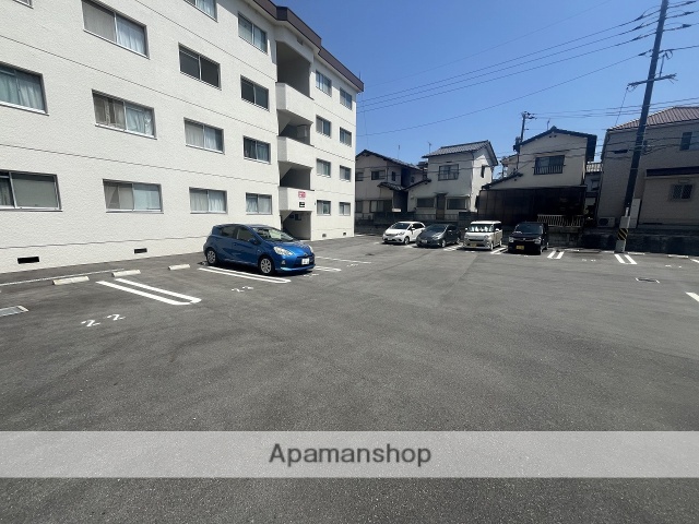 駐車場　エントランス