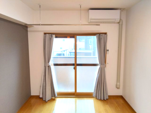 居室・リビング　２重サッシや室内洗濯物干し金物