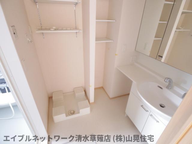 洗面設備　独立洗面台です