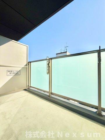 バルコニー　開放的で明るい空間を演出してくれるバルコニーです