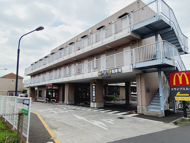 建物外観　日当たり良好！１Ｆファーストフード店でとても便利。