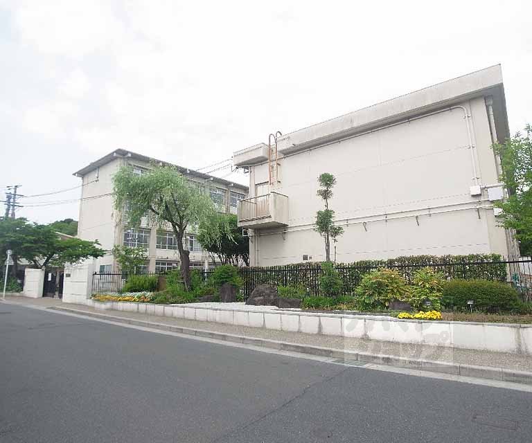 中学校　洛北中学校（中学校）まで327m