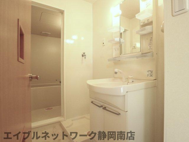 洗面設備　コンパクトで使いやすい洗面所