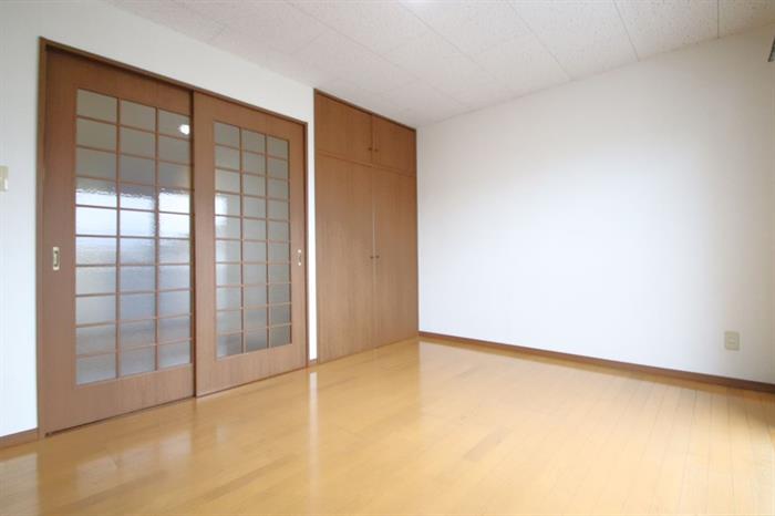 居室・リビング　7.3帖の洋室。引戸でデッドスペースがありません。