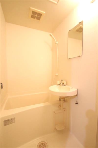 バス・シャワールーム　清潔感のある浴室