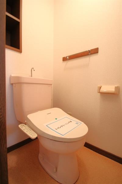 トイレ　新品の温水洗浄便座