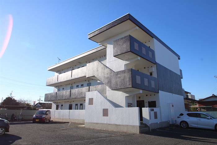 建物外観　外壁塗装済みできれいな外観です