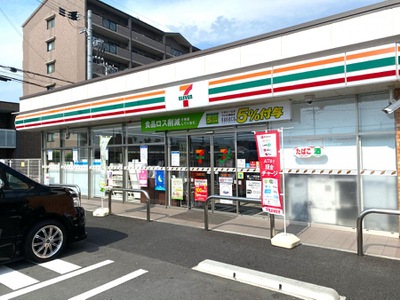 コンビニ　セブンイレブン 八尾柏村町3丁目店（コンビニ）まで305m
