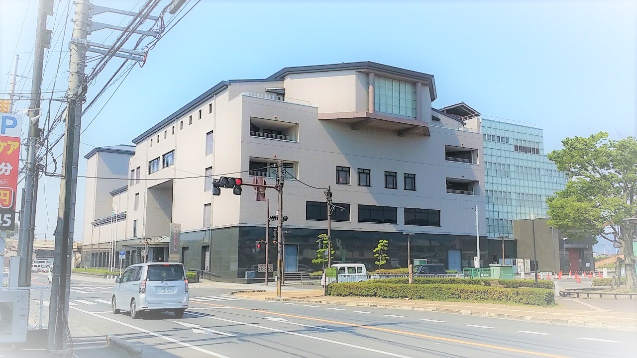図書館　万葉ホール（図書館）まで797m