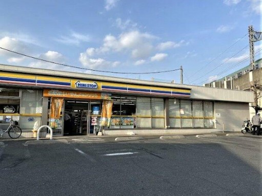 コンビニ　ミニストップ和泉多摩川駅前店（コンビニ）まで262m