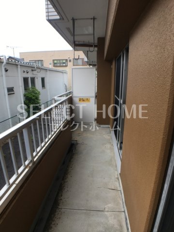 バルコニー　バルコニーからの眺めを楽しみながら食事をしませんか