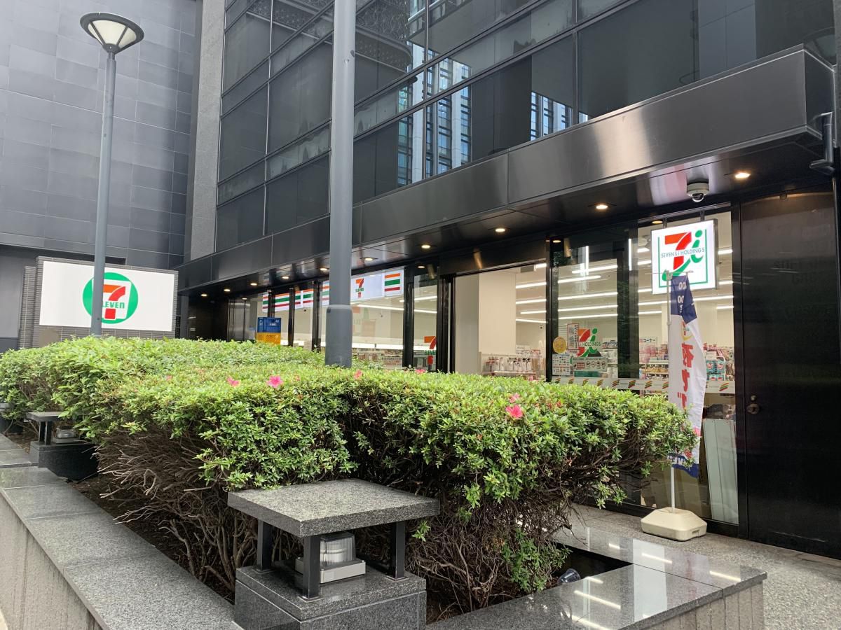 コンビニ　セブン-イレブン KDDI大手町ビル店（コンビニ）まで354m