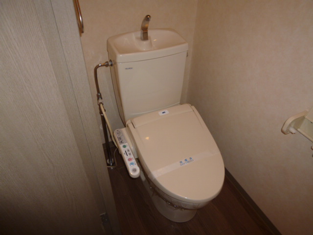 トイレ　温水洗浄便座