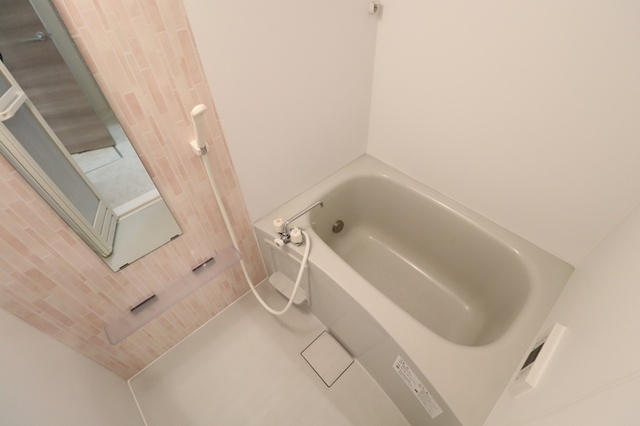 バス・シャワールーム　★追い焚き機能付きバス★