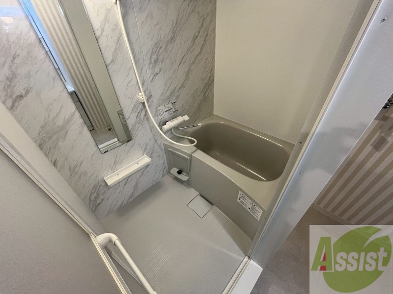 バス・シャワールーム　ユニットバスです。疲れを癒すのに欠かせませんね！