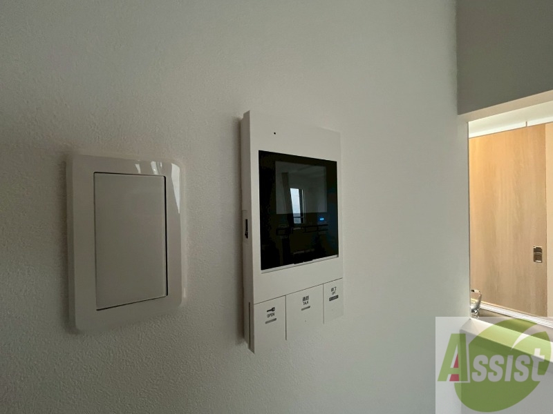 セキュリティ　ＴＶモニター付インターホンです。来客者の顔が見えるので安心！