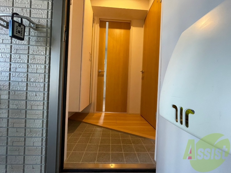 玄関　玄関の様子です。明るい印象ですね。気分もあがりそう。