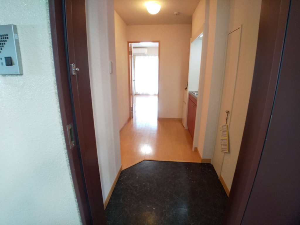 玄関　玄関ドアは防犯サムターン設置