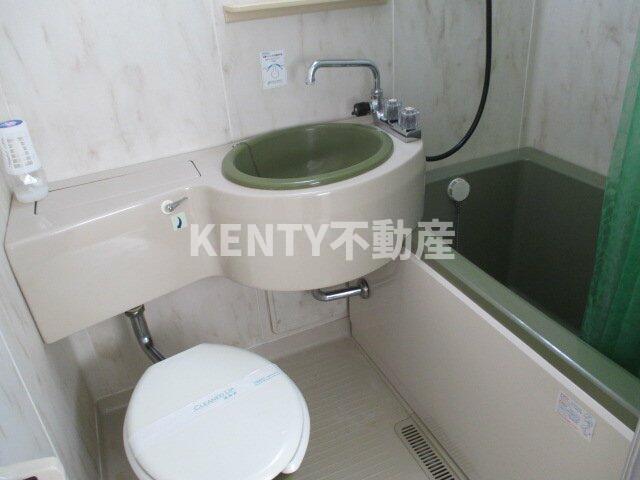 バス・シャワールーム　コンパクトで使いやすいお風呂です