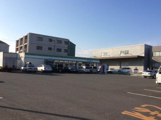 コンビニ　ファミリーマート東大和青梅街道店（コンビニ）まで438m