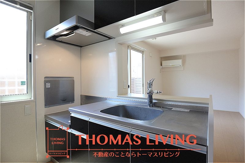 キッチン　カウンターキッチン。テレビを見ながら作業が出来ますね。