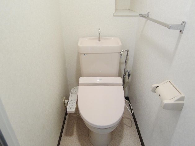 トイレ　別号室の参考写真です。