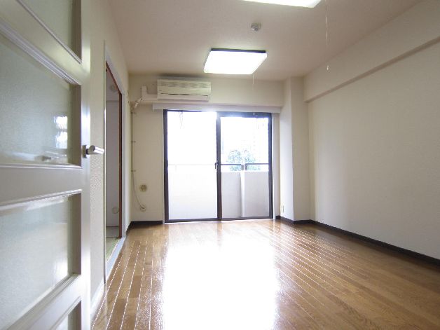 居室・リビング　別号室の参考写真です。