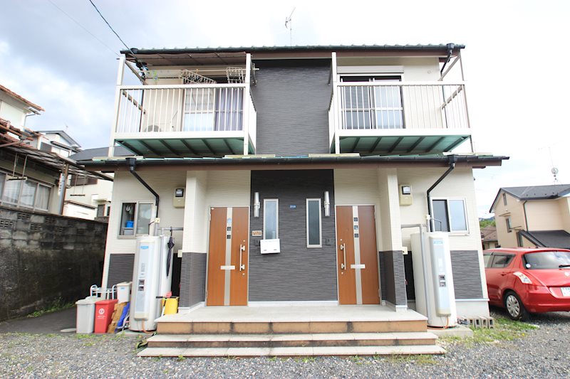 建物外観　2世帯のテラスハウス。