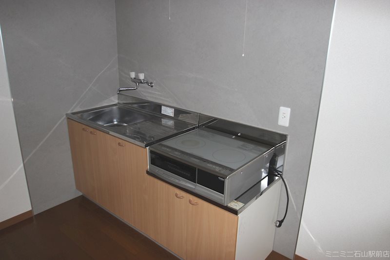 キッチン　IHコンロ付のキッチン。