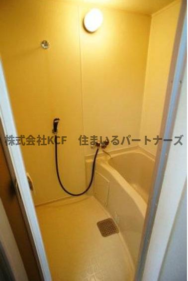 バス・シャワールーム　コンパクトで使いやすいお風呂です