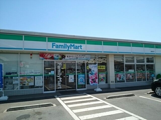 コンビニ　ファミリーマート結城北店（コンビニ）まで650m