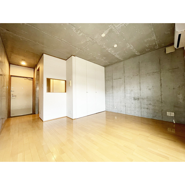 居室・リビング　落ち着いたモダンな室内