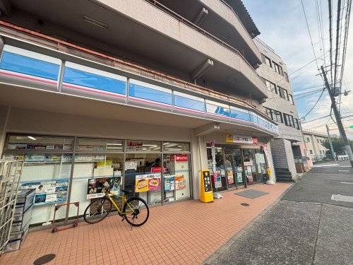 コンビニ　ローソン 篠原本町店（コンビニ）まで385m